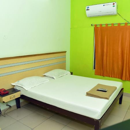 Hotel Aditya Pondicherry Bagian luar foto