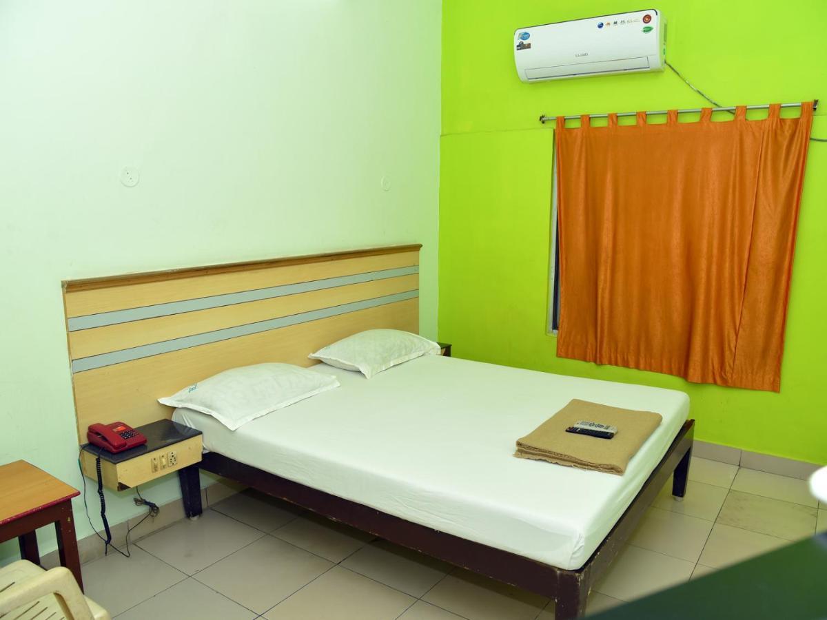 Hotel Aditya Pondicherry Bagian luar foto