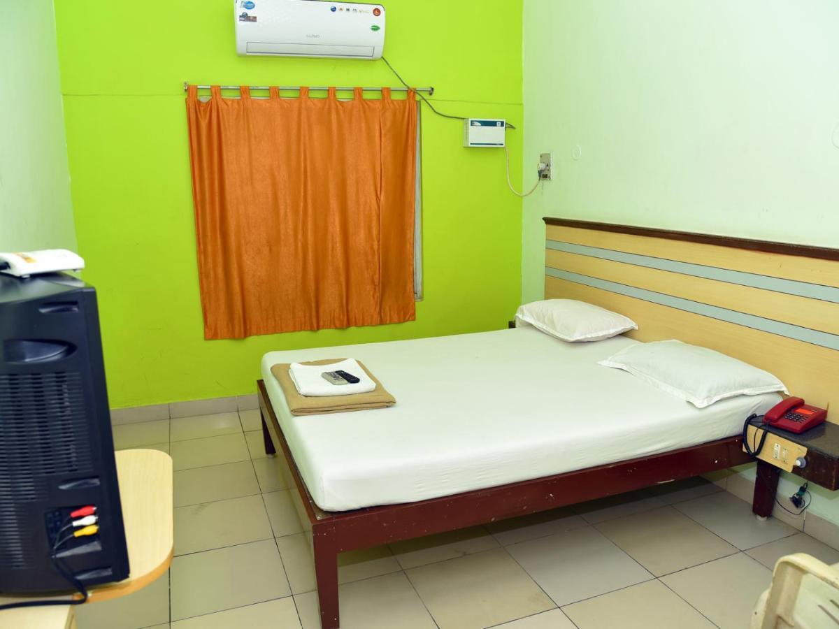 Hotel Aditya Pondicherry Bagian luar foto