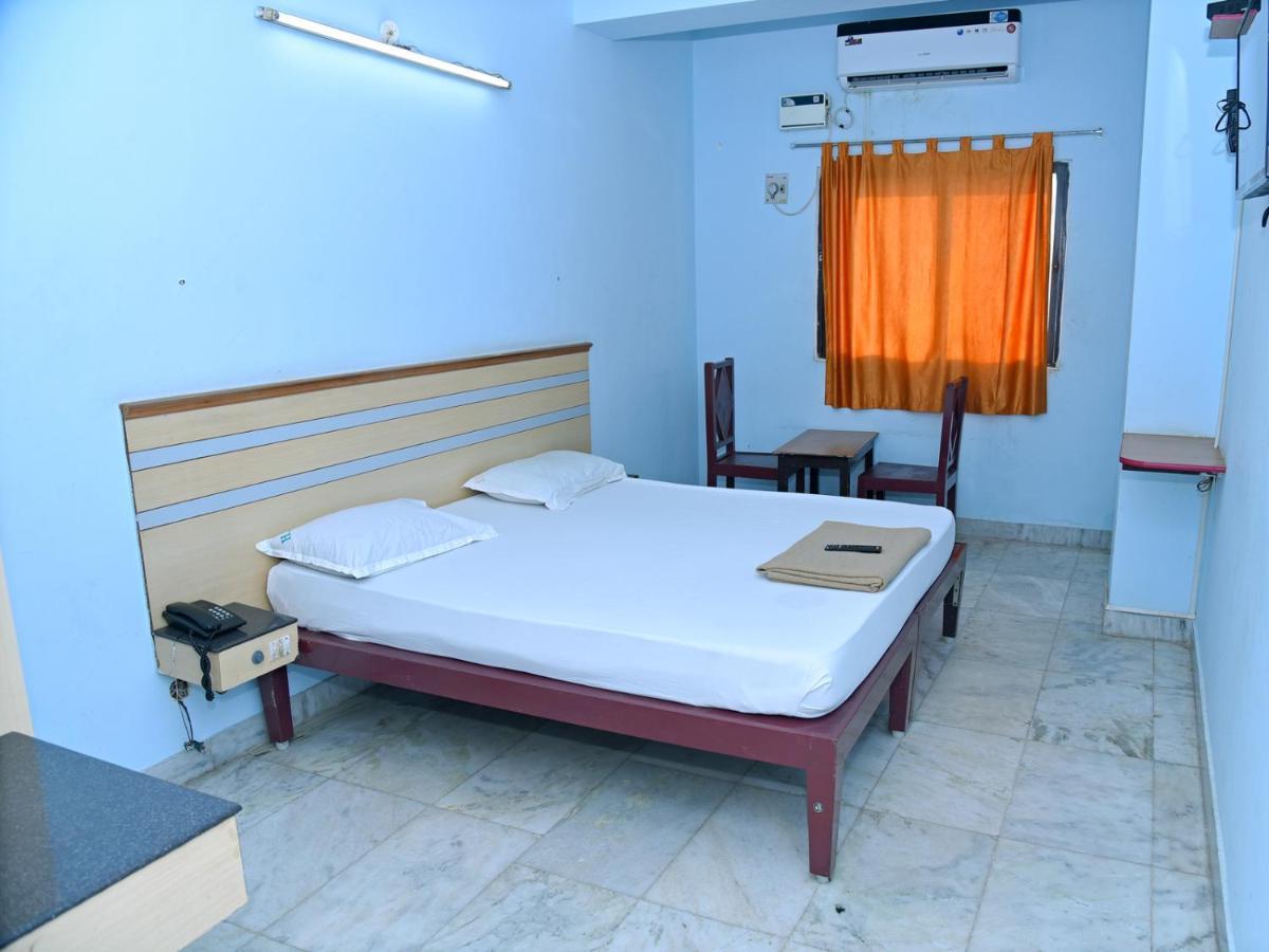 Hotel Aditya Pondicherry Bagian luar foto