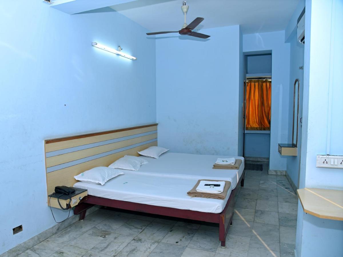 Hotel Aditya Pondicherry Bagian luar foto