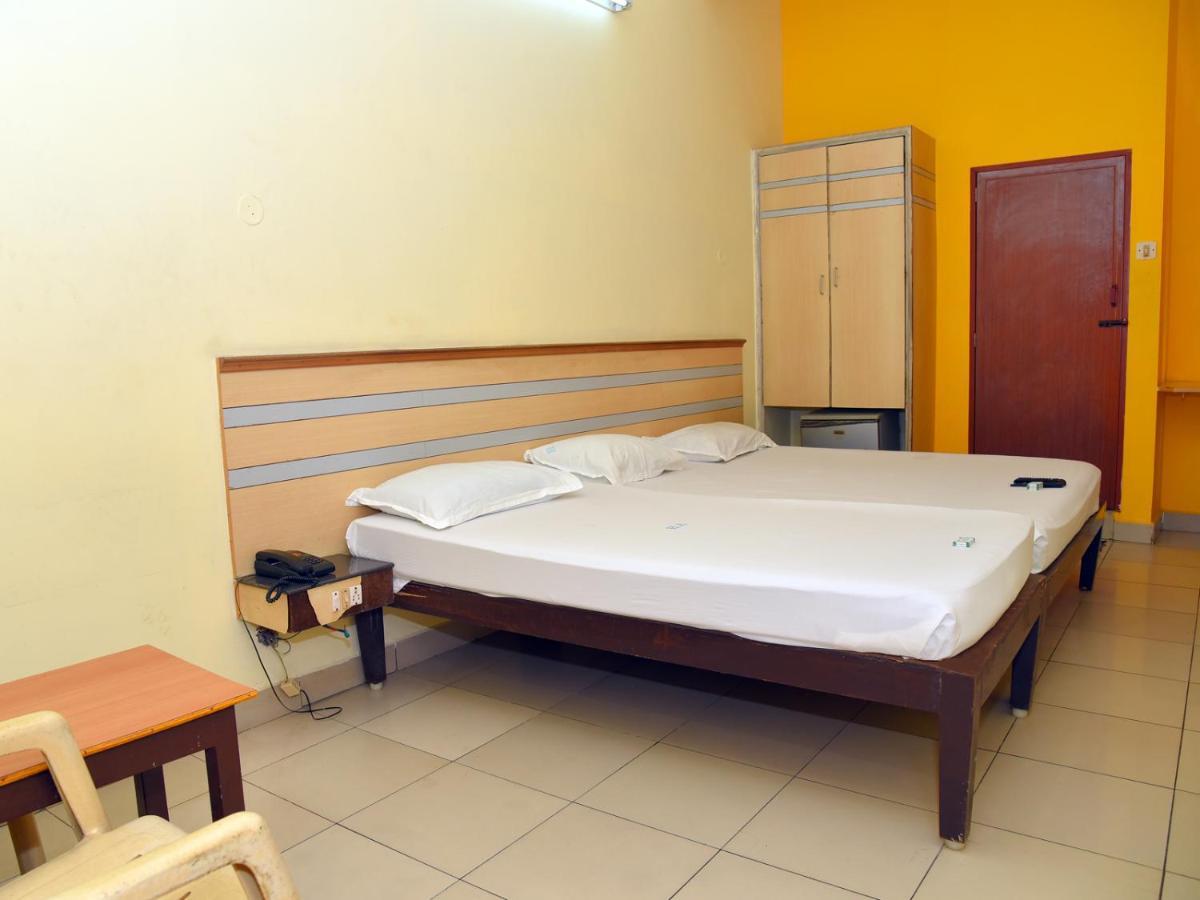Hotel Aditya Pondicherry Bagian luar foto