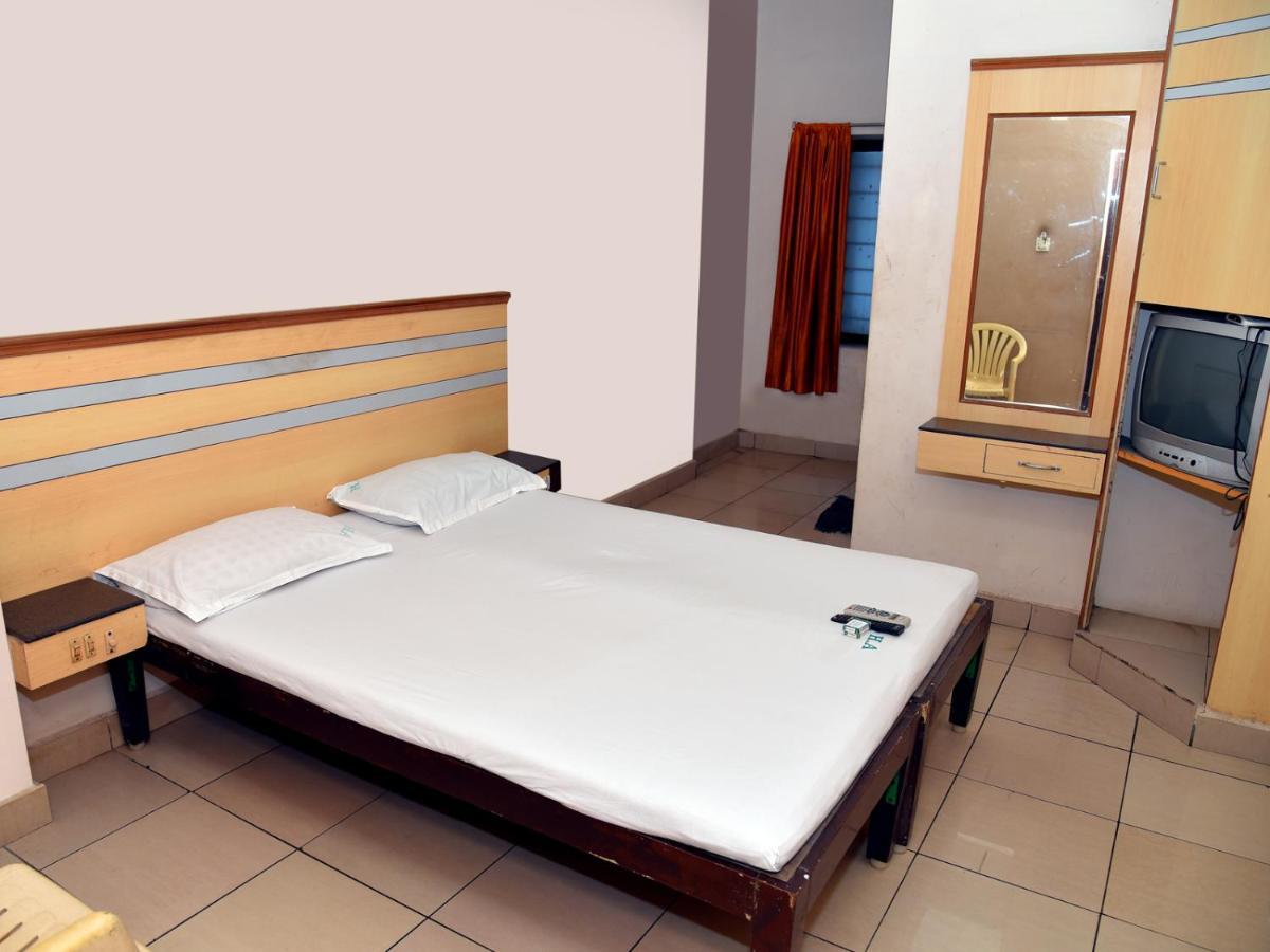 Hotel Aditya Pondicherry Bagian luar foto