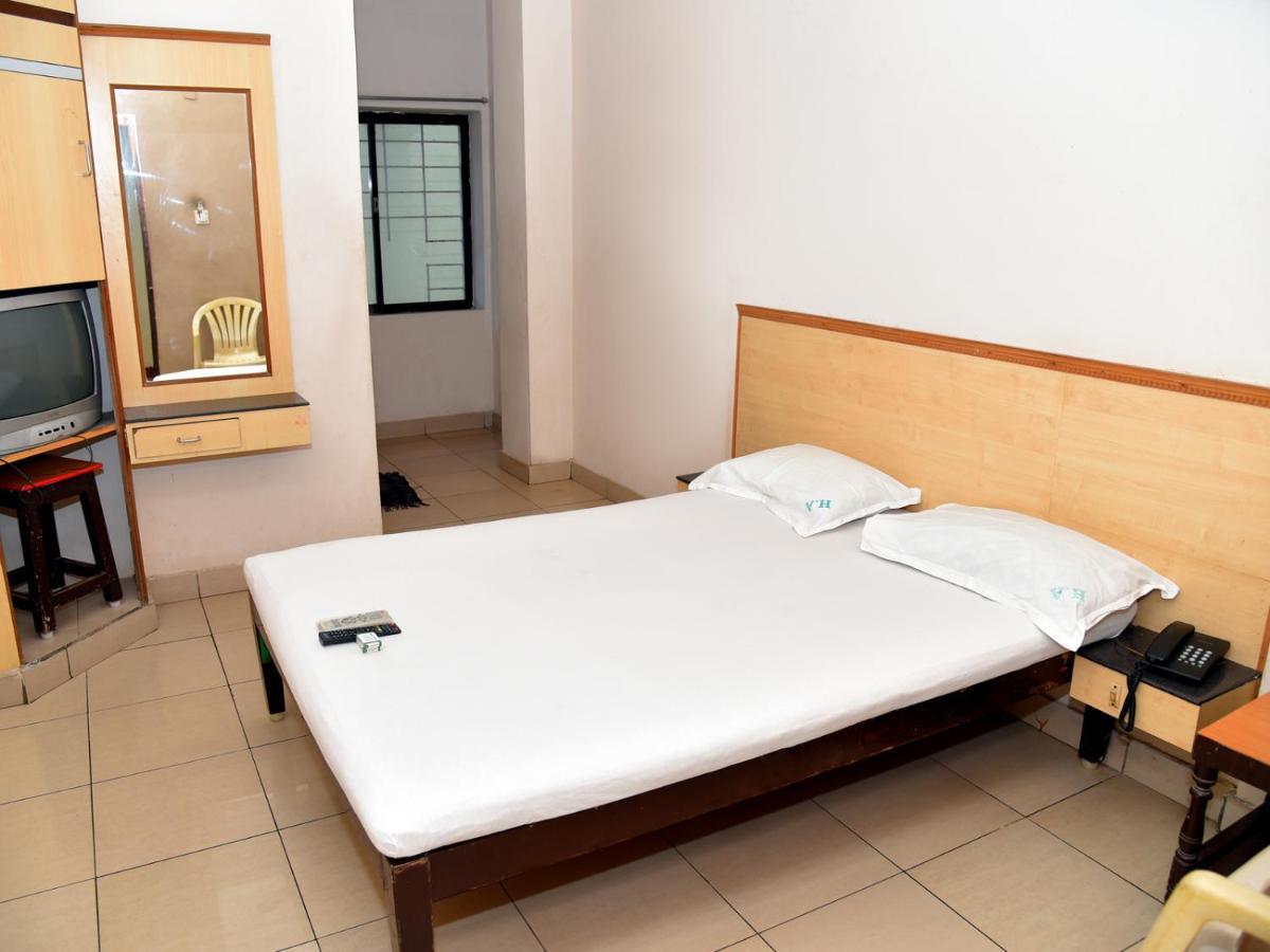 Hotel Aditya Pondicherry Bagian luar foto