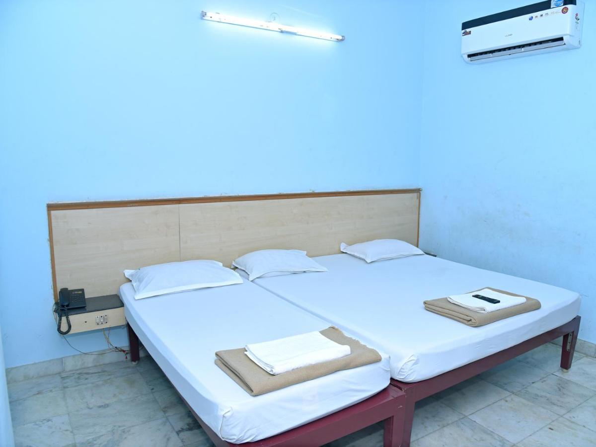 Hotel Aditya Pondicherry Bagian luar foto