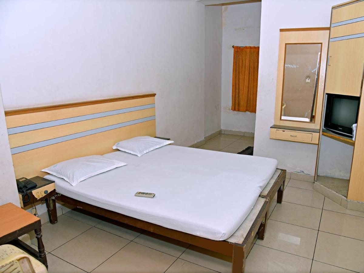 Hotel Aditya Pondicherry Bagian luar foto